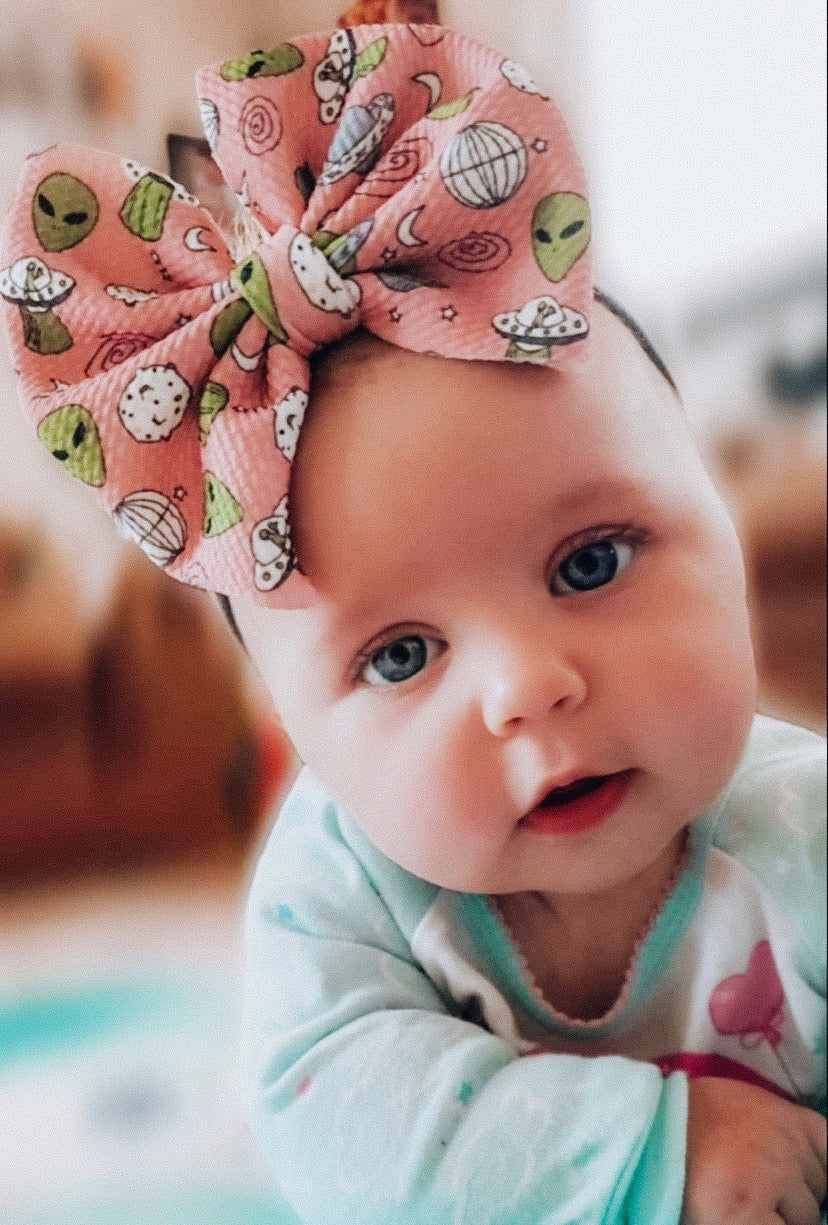 Bratty Martian Bow